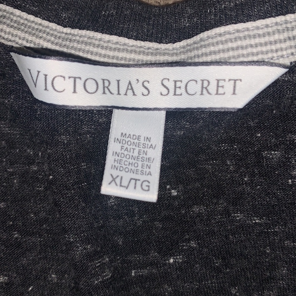 VS SHIRT! 💋 - Picture 3 of 3